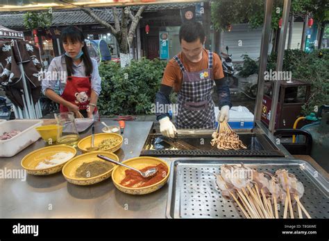 in china food vendors are